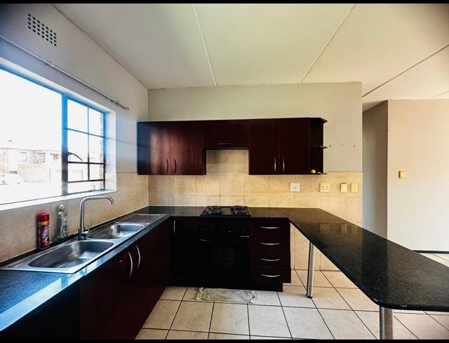 2 BEDROOM APARTMENT FOR SALE IN SONNEVELD